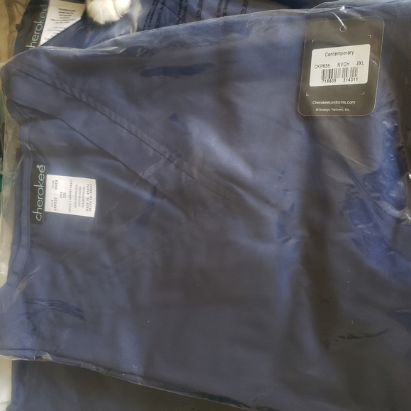 3 Scrub tops - Picture 2 of 4